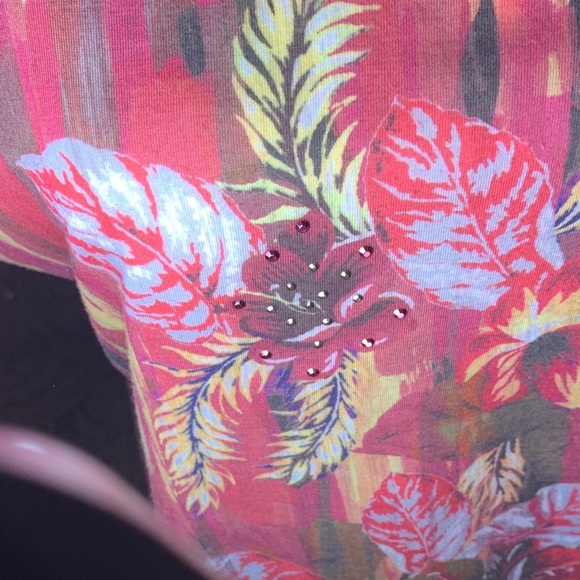 women's Medium Light Weight T-Shirt floral print w/ sequin short sleeve Red - Picture 2 of 6